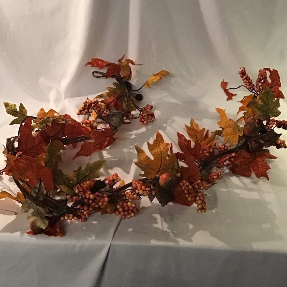 Vibrant Autumn Leaf Garland with Berries